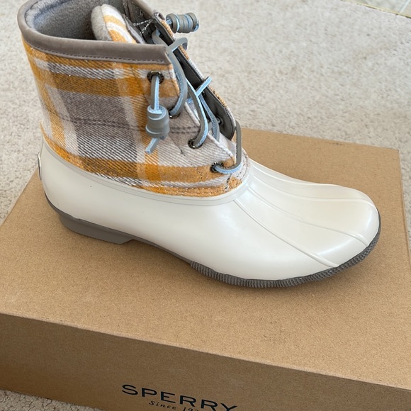 Sperry Women's Saltwater Wool Plaid Duck Boots - Picture 8 of 10